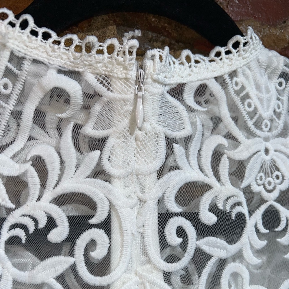 LUCY PARIS lace cropped top, Women’s size Small - Picture 4 of 6